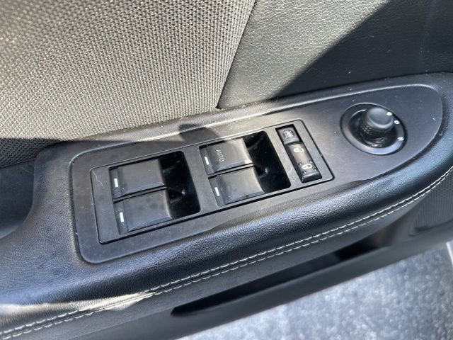 Used 2013 Dodge Avenger SE image 10