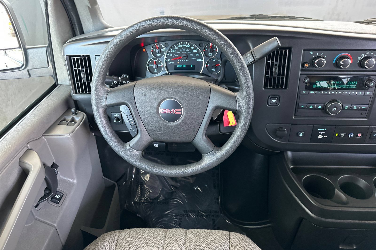 Certified 2025 GMC Savana 3500 LT w/ LT Preferred Equipment Group RWD image 16