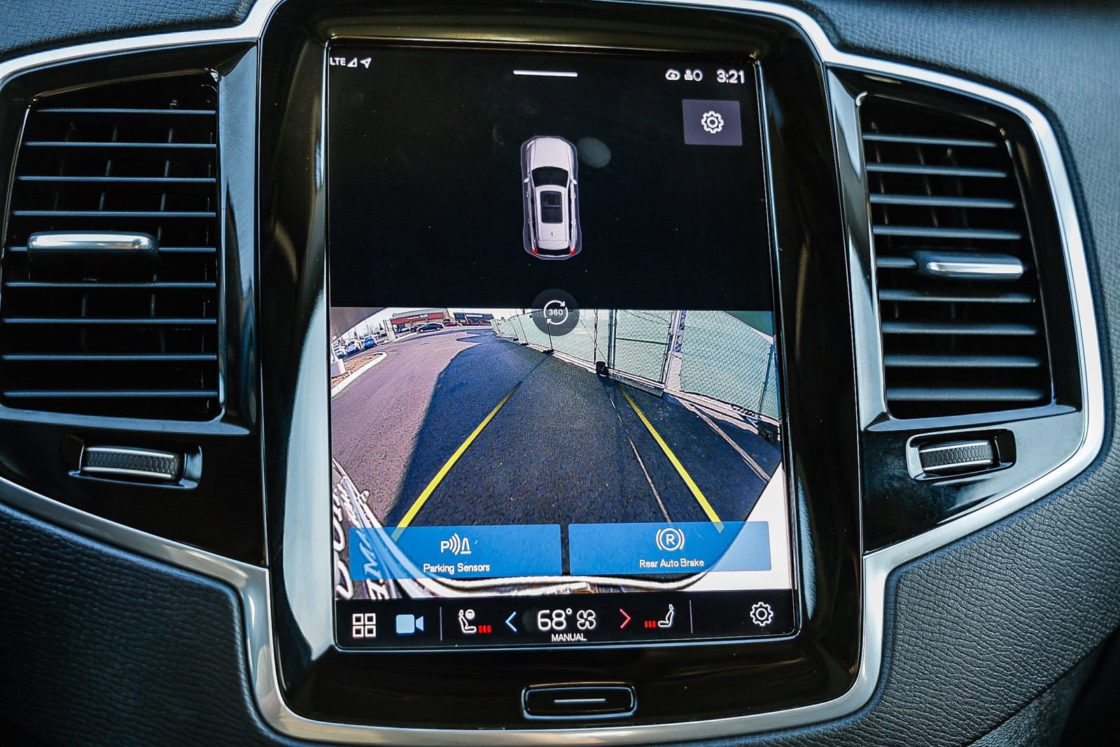 Used 2023 Volvo XC90 T8 Plus image 24