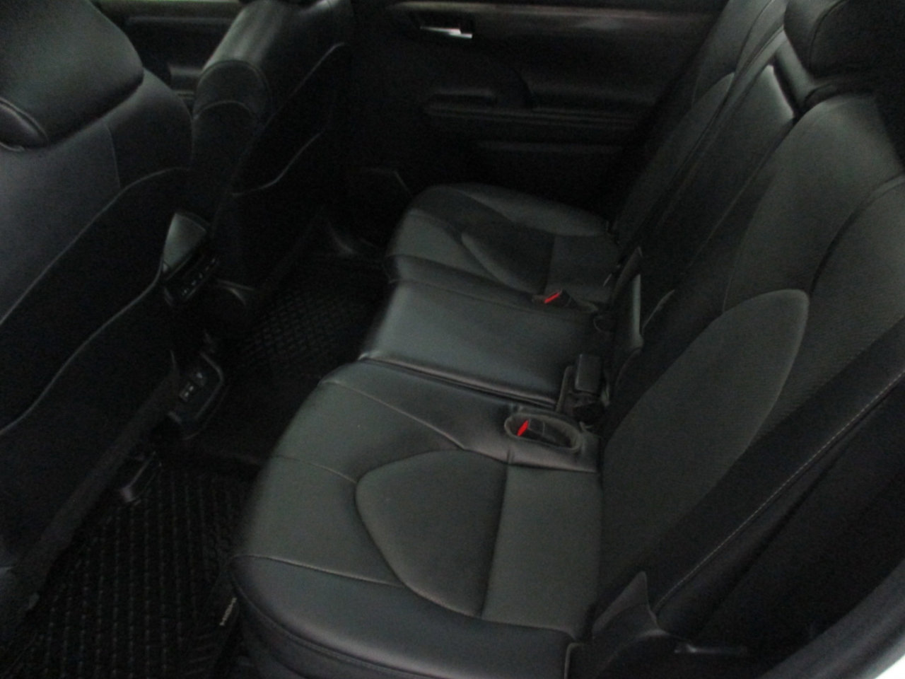 Used 2022 Toyota Highlander Limited image 13