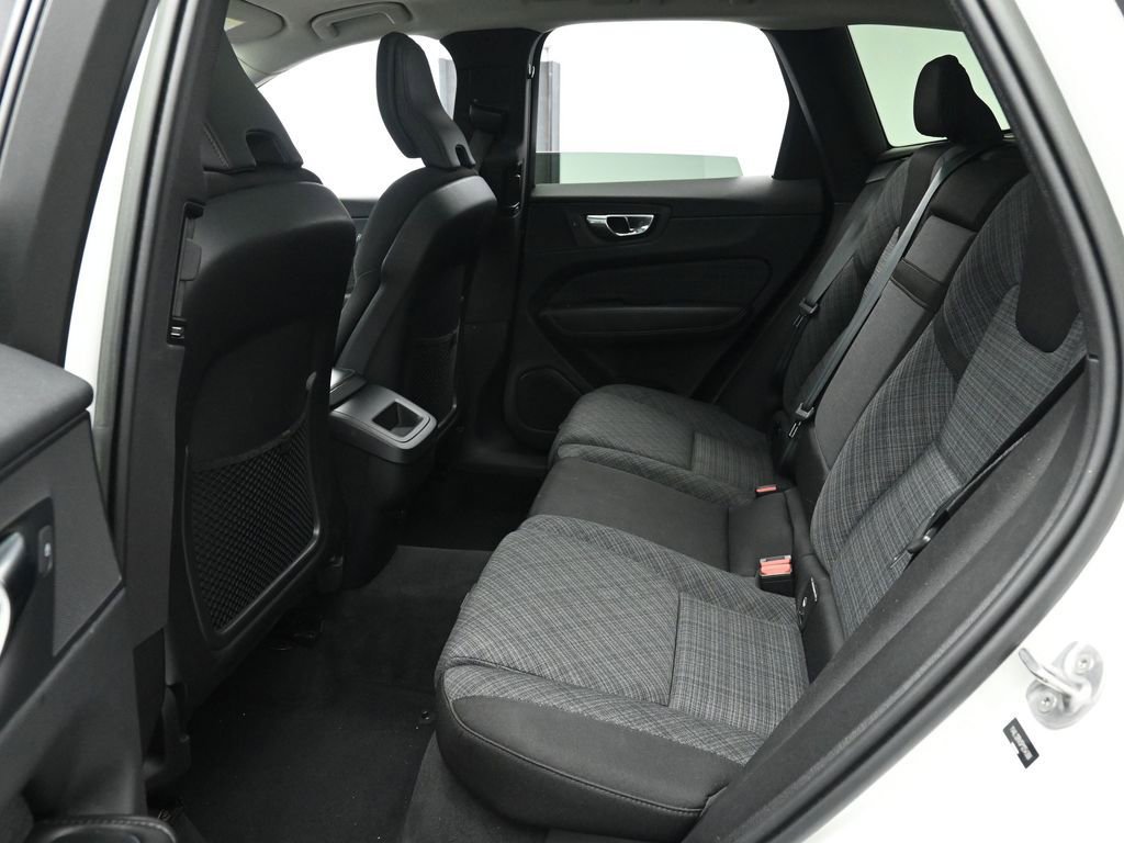 Used 2023 Volvo XC60 B5 Core image 15