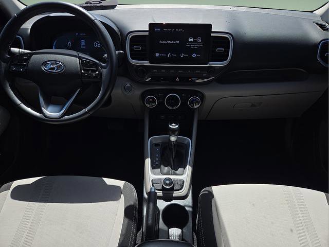 Used 2024 Hyundai Venue SEL FWD image 17