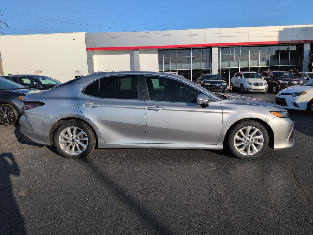 Used 2024 Toyota Camry LE w/ Convenience Package FWD image 6