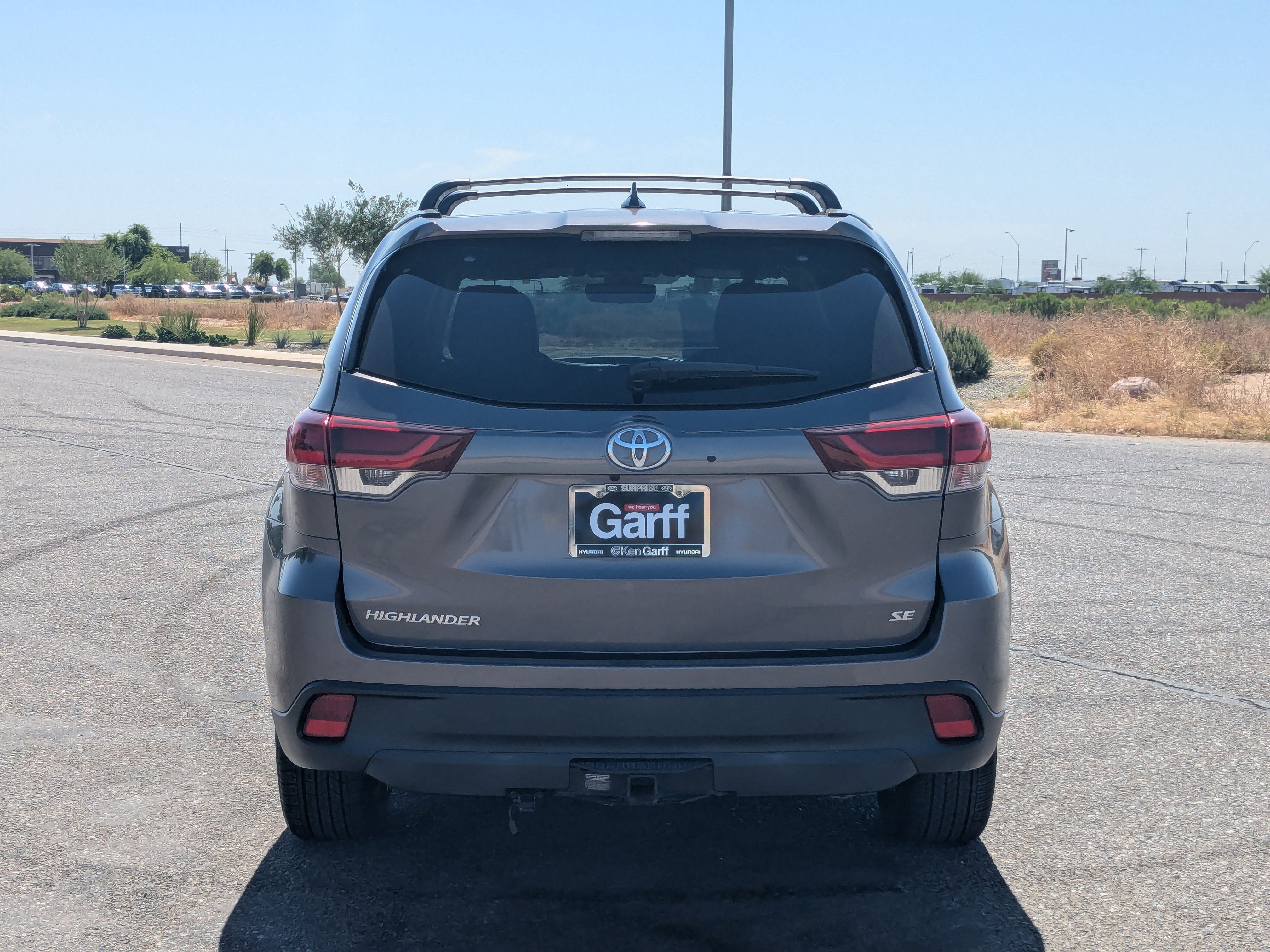 Used 2019 Toyota Highlander SE FWD image 4