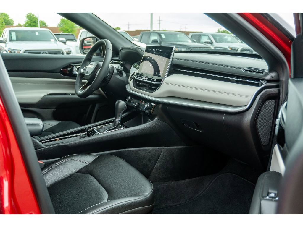 Used 2025 Jeep Compass Limited AWD/4WD image 18