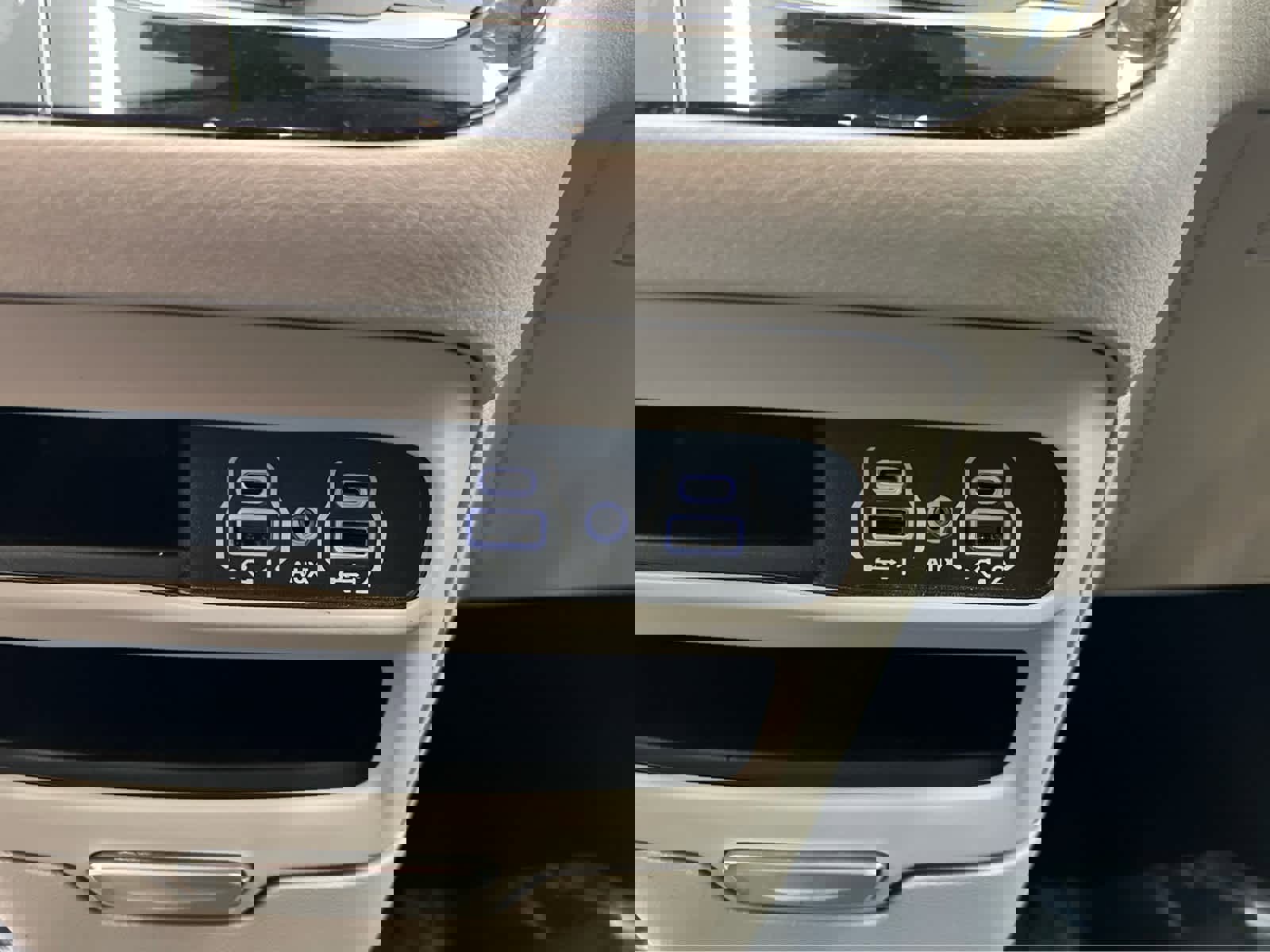 Used 2024 Chrysler Pacifica Touring-L image 22