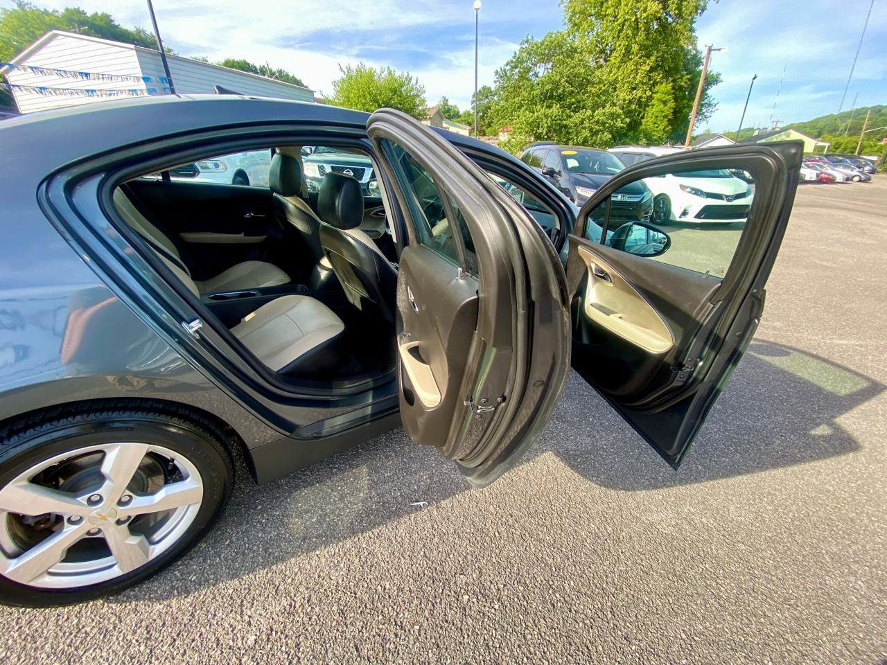 Used 2011 Chevrolet Volt Premium w/ Premium Trim Package FWD image 10