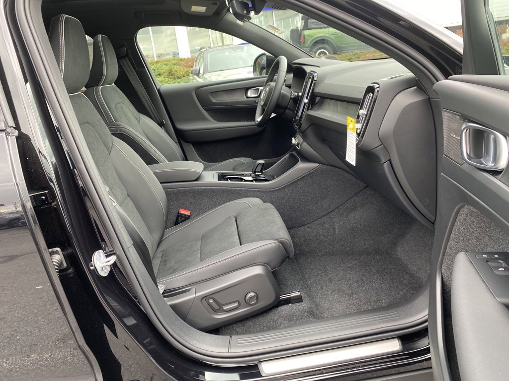 New 2024 Volvo XC40 Recharge Ultimate w/ Protection Package Premier image 37