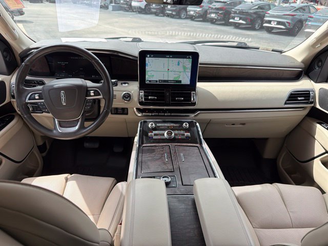 Used 2018 Lincoln Navigator Select w/ Technology Package AWD/4WD image 17