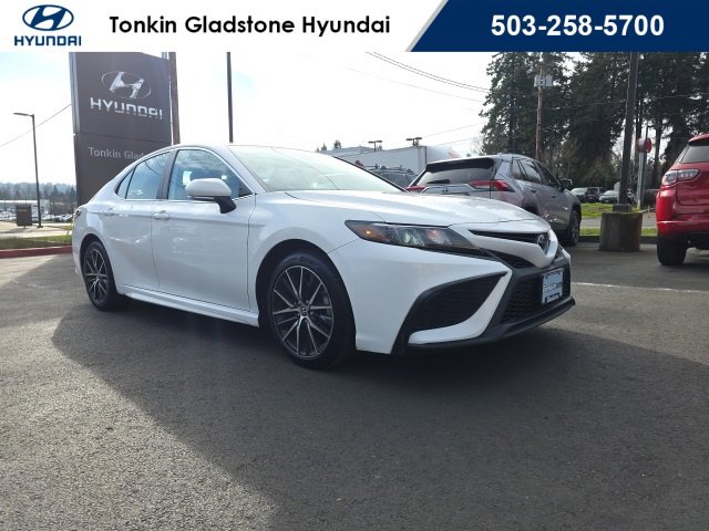Used 2021 Toyota Camry SE w/ Cold Weather Package image 2