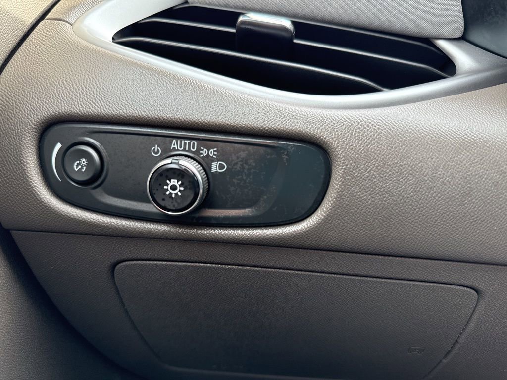 Used 2025 Chevrolet Malibu LT image 17