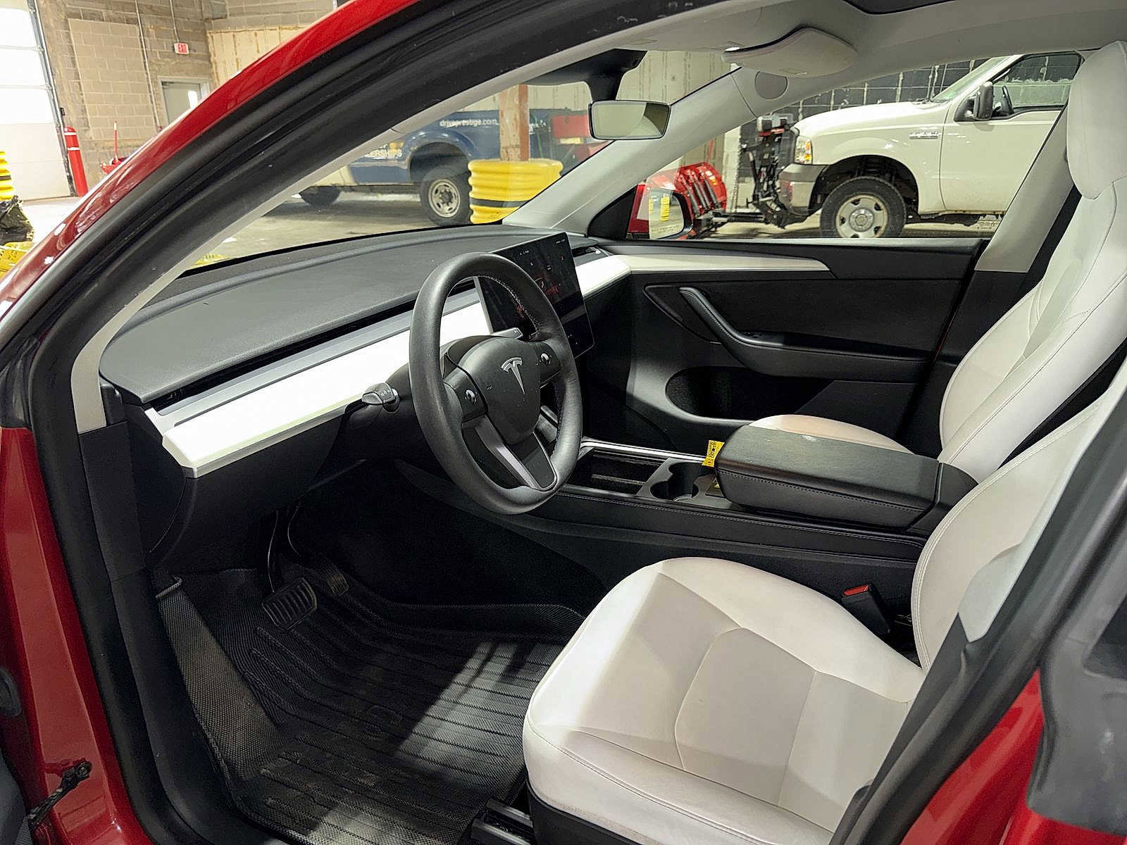 Used 2023 Tesla Model Y Long Range image 30