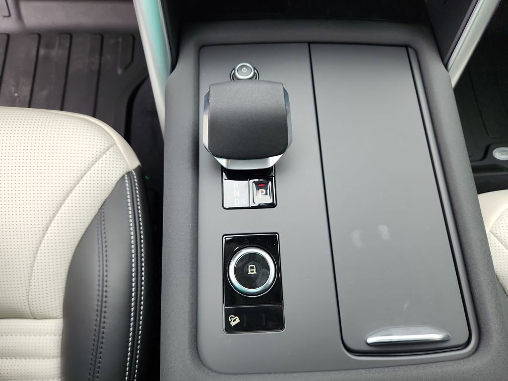 New 2026 Land Rover Discovery Limited Edition AWD/4WD image 16