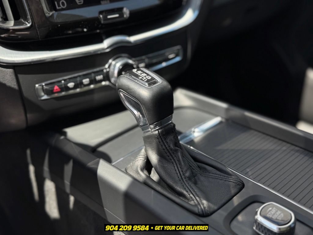 Used 2018 Volvo XC60 T6 Momentum w/ Vision Package AWD/4WD image 19