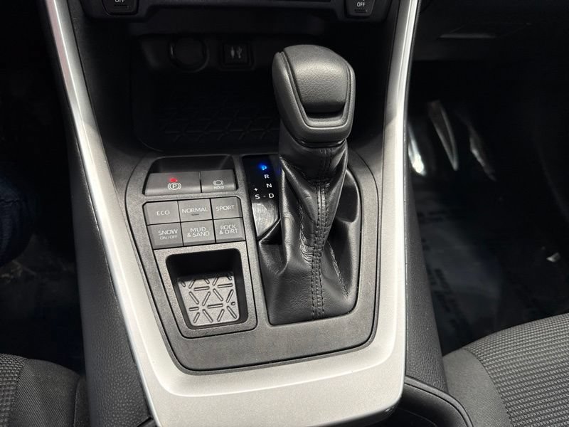Used 2019 Toyota RAV4 LE w/ Carpet Mat Package AWD/4WD image 30