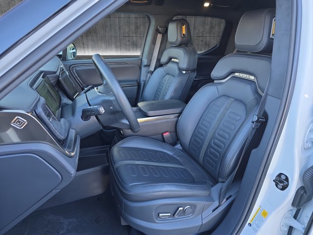 Used 2022 Rivian R1T Adventure image 14