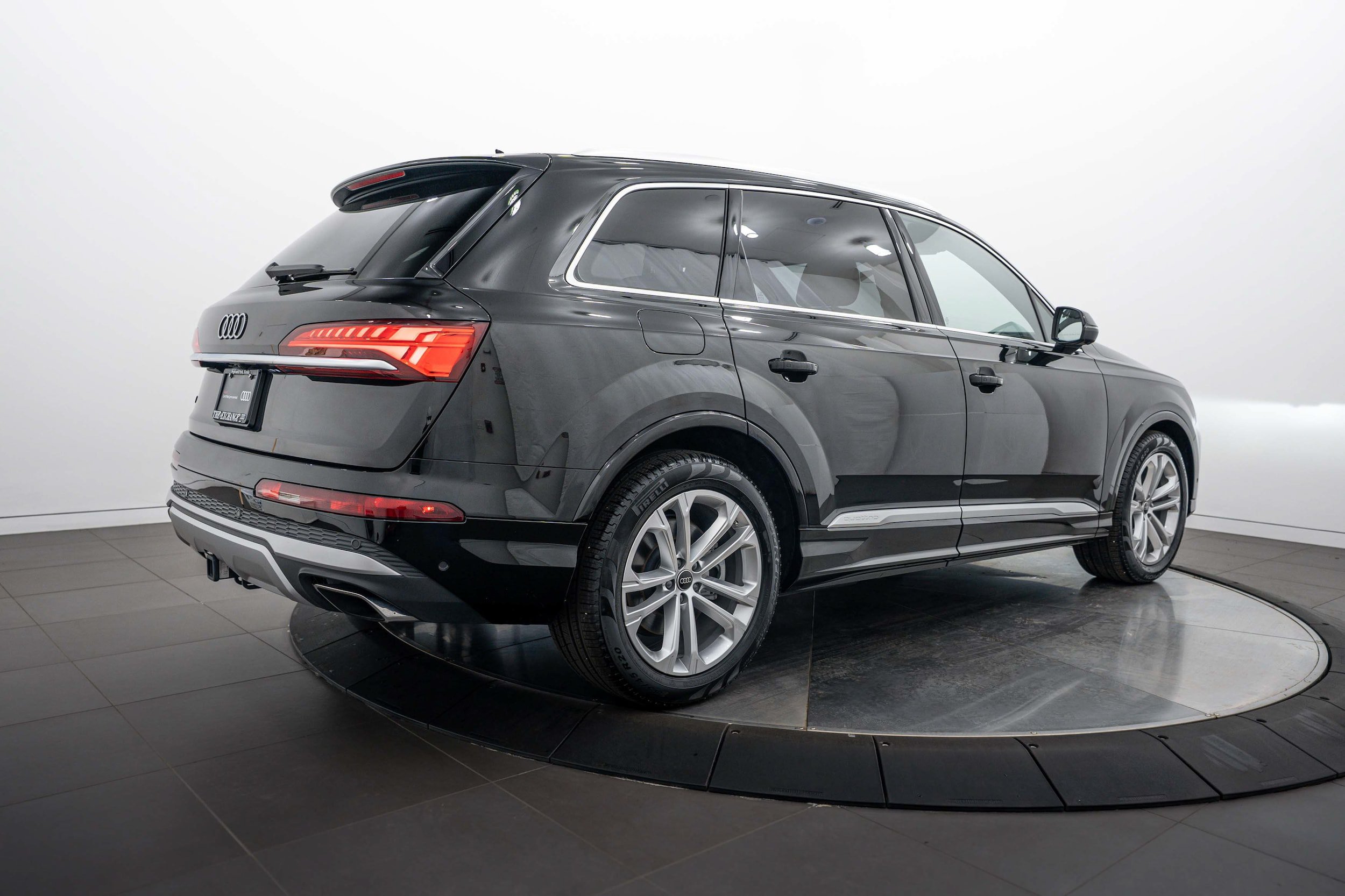 Certified 2025 Audi Q7 3.0T Prestige w/ Prestige Package AWD/4WD image 4
