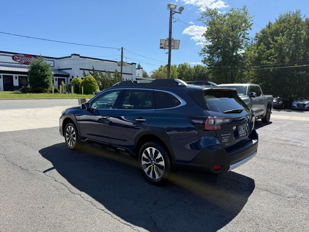 Used 2024 Subaru Outback Touring AWD/4WD image 5