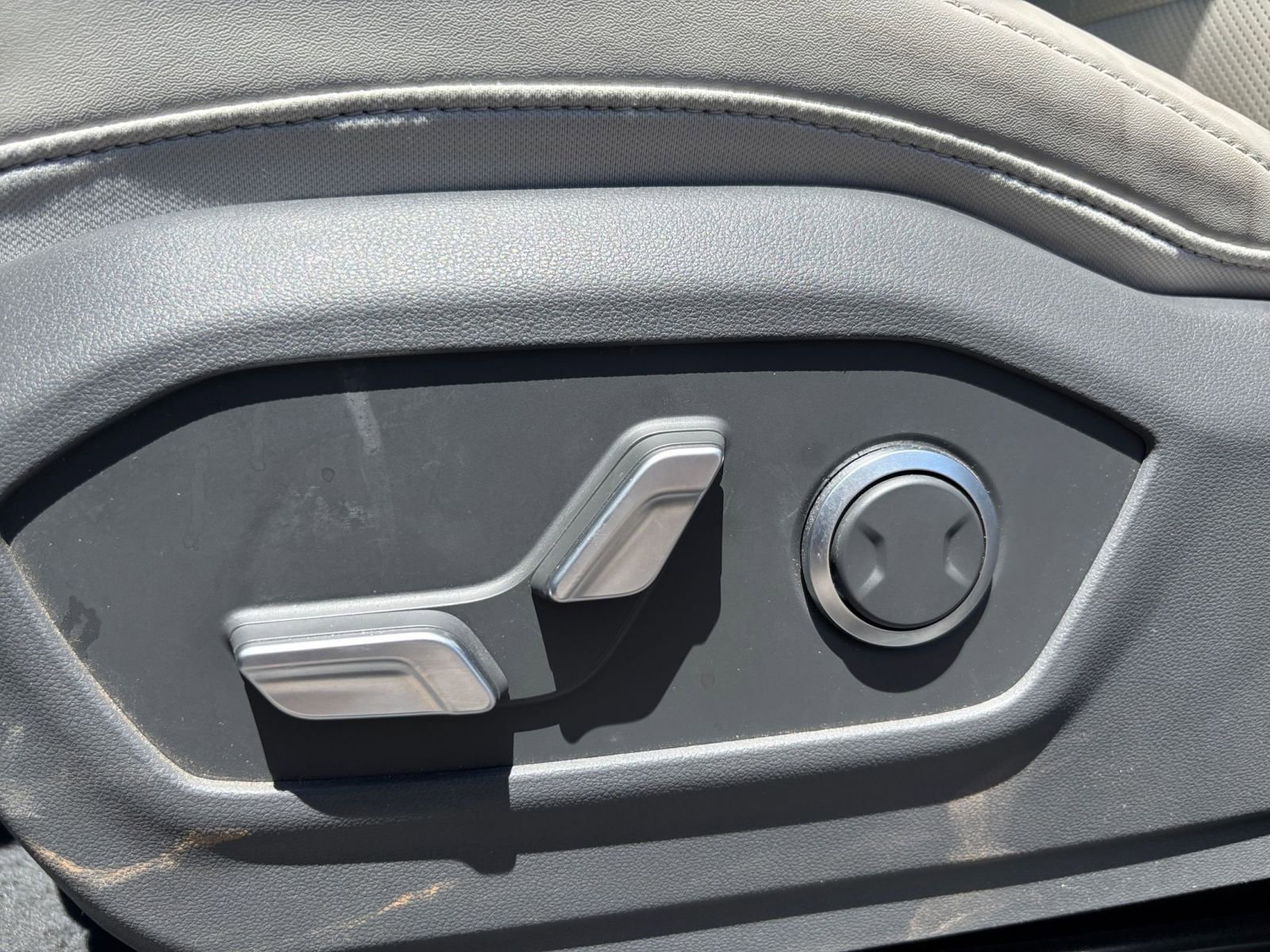 Used 2025 Hyundai Santa Fe SEL FWD image 22