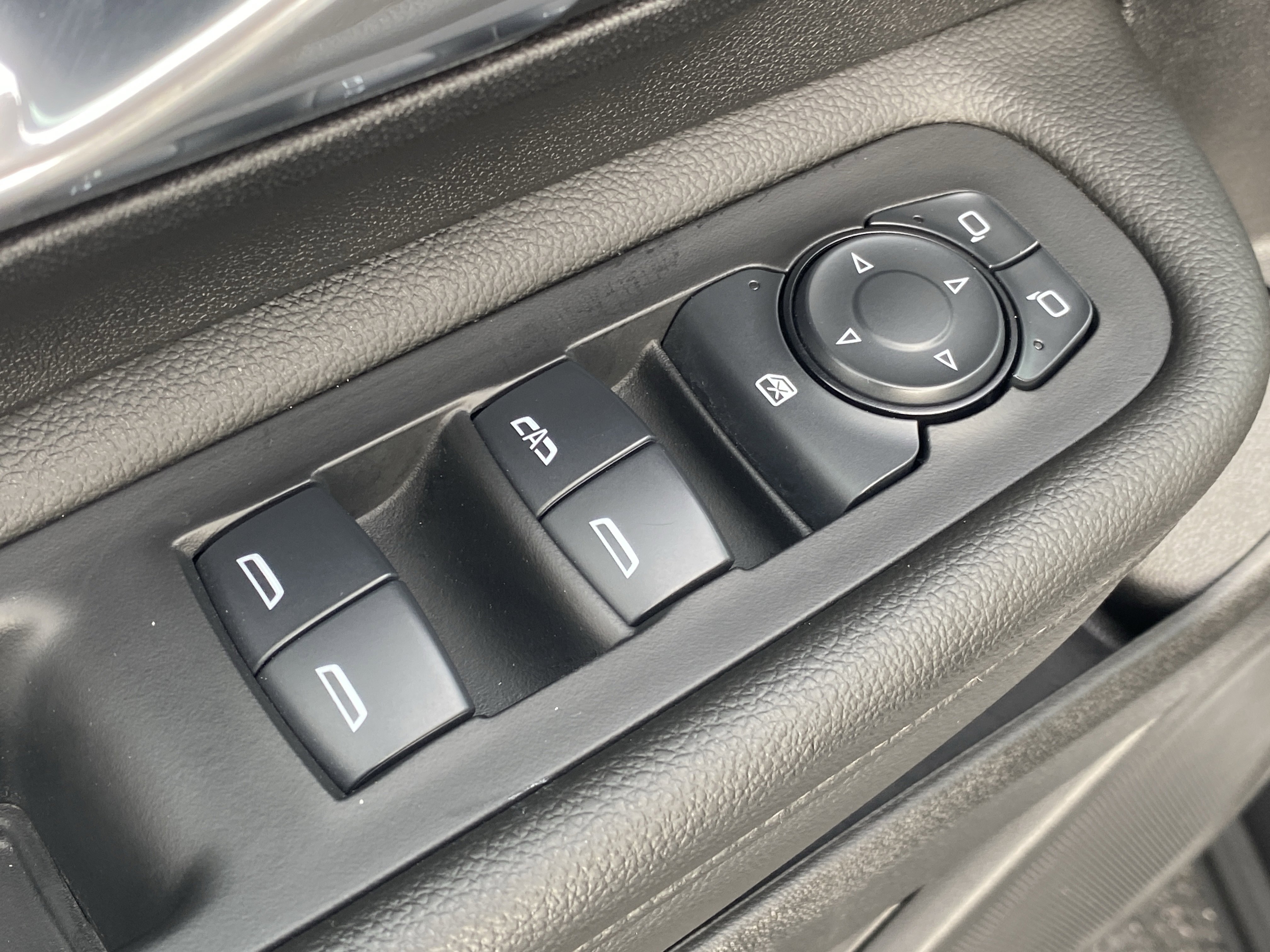 Used 2024 GMC Terrain SLE image 17