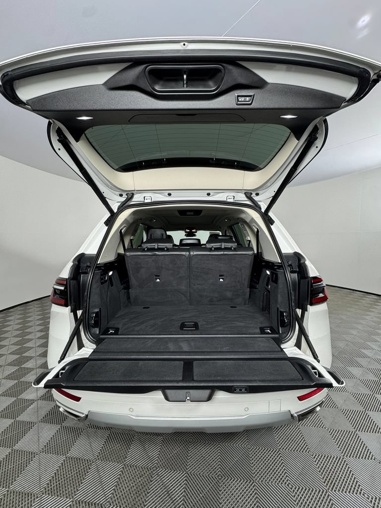 Used 2023 BMW X7 xDrive40i w/ Premium Package AWD/4WD image 7