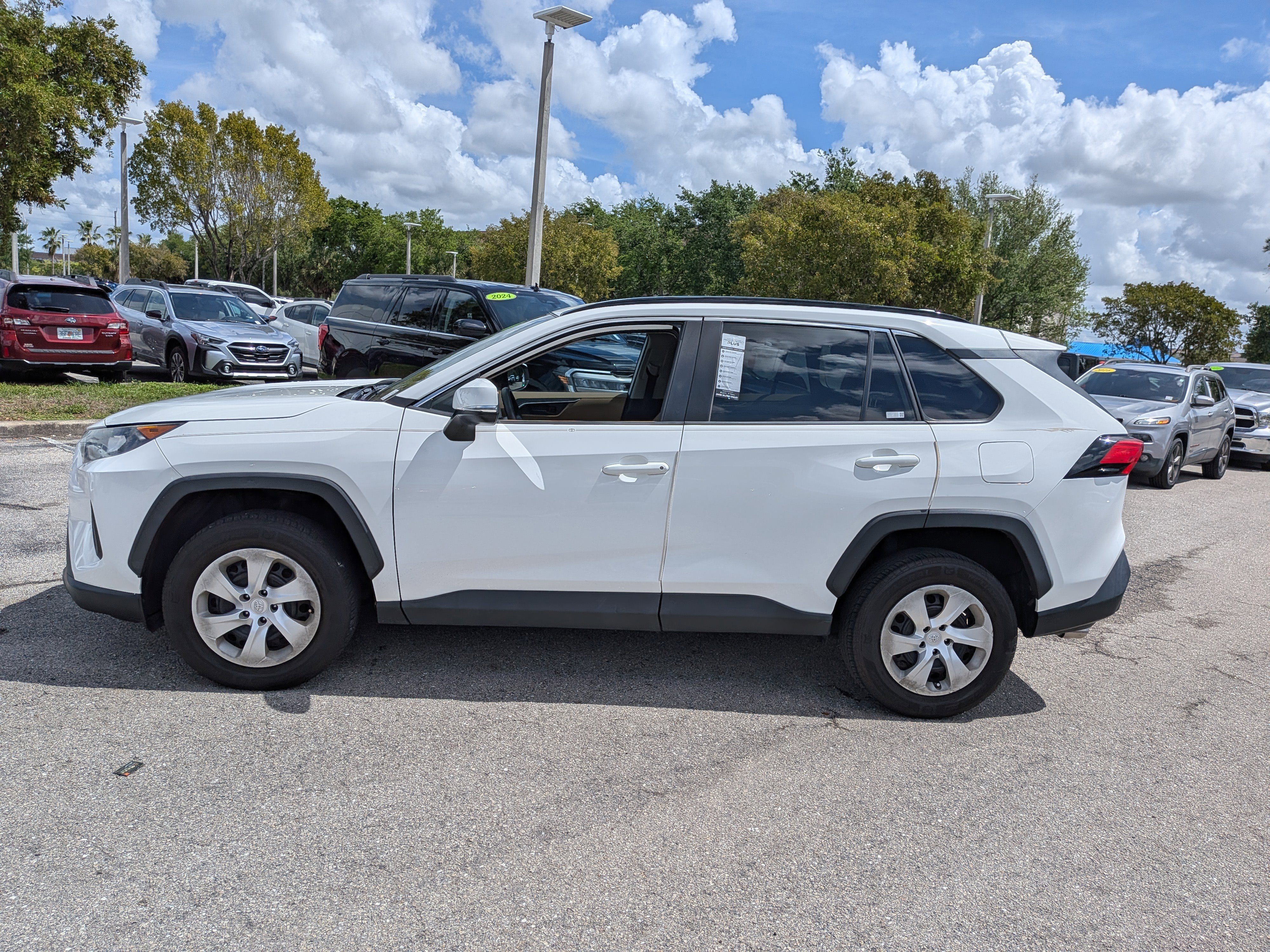 Used 2019 Toyota RAV4 LE image 7