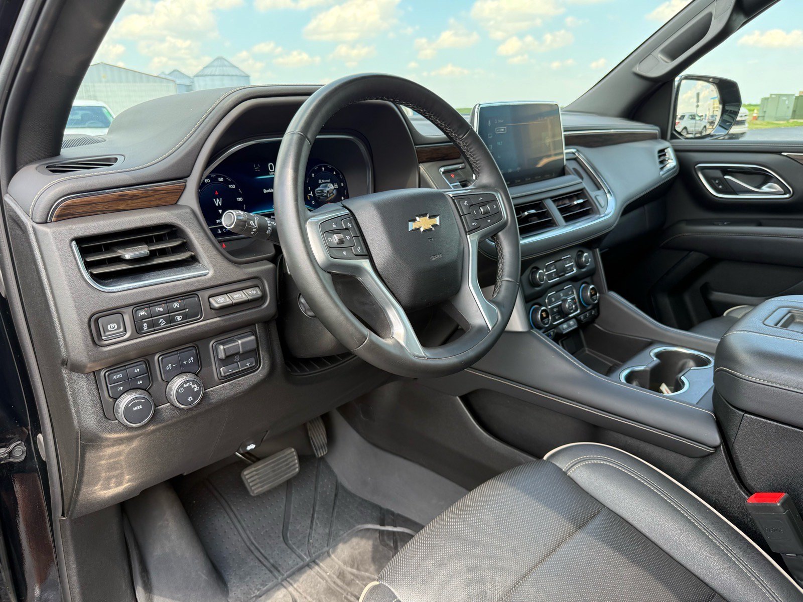 Used 2024 Chevrolet Tahoe Premier w/ Premium Package AWD/4WD image 19