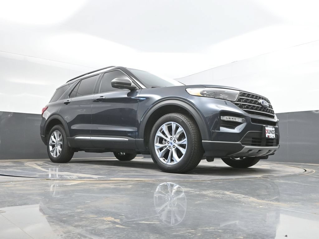Used 2024 Ford Explorer XLT w/ Equipment Group 202A AWD/4WD image 36