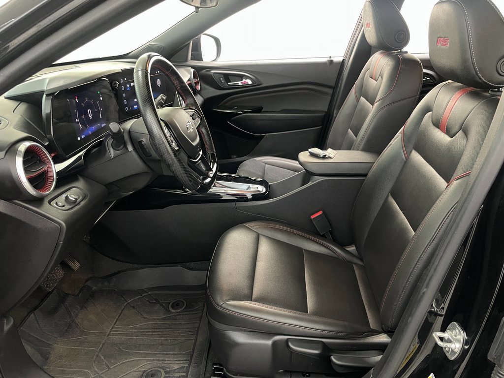Certified 2025 Chevrolet Trax RS w/ Driver Confidence Package image 7