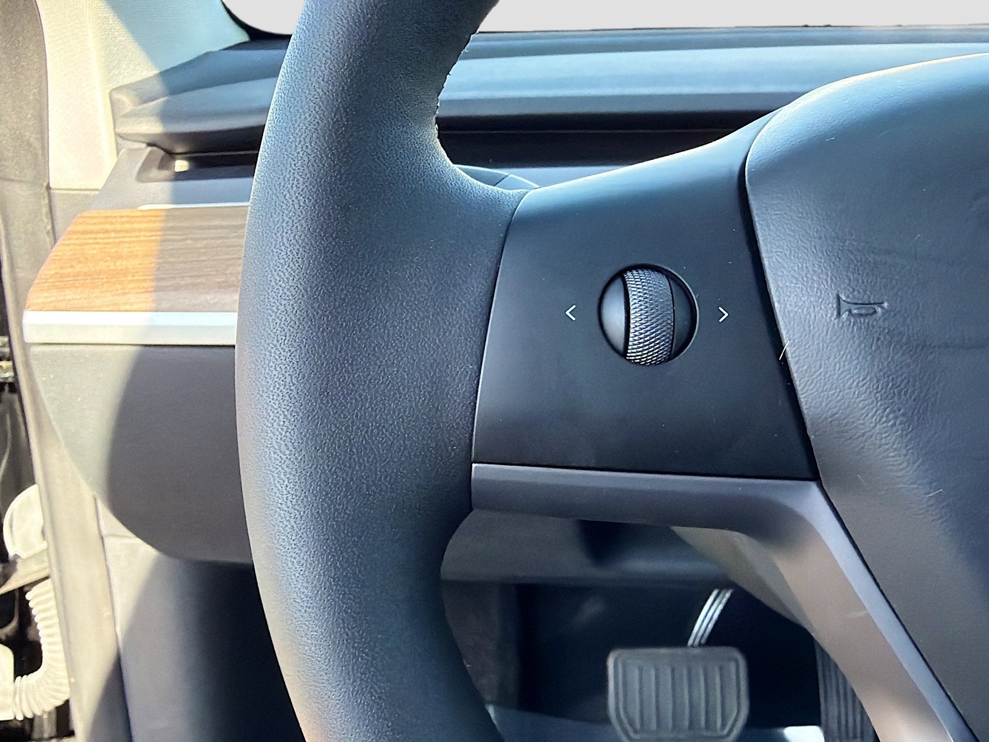 Used 2023 Tesla Model 3 Standard Range image 34