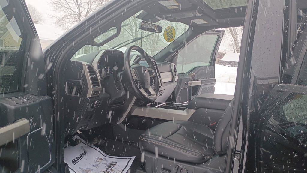 Used 2022 Ford F250 Lariat w/ Black Appearance Package image 8