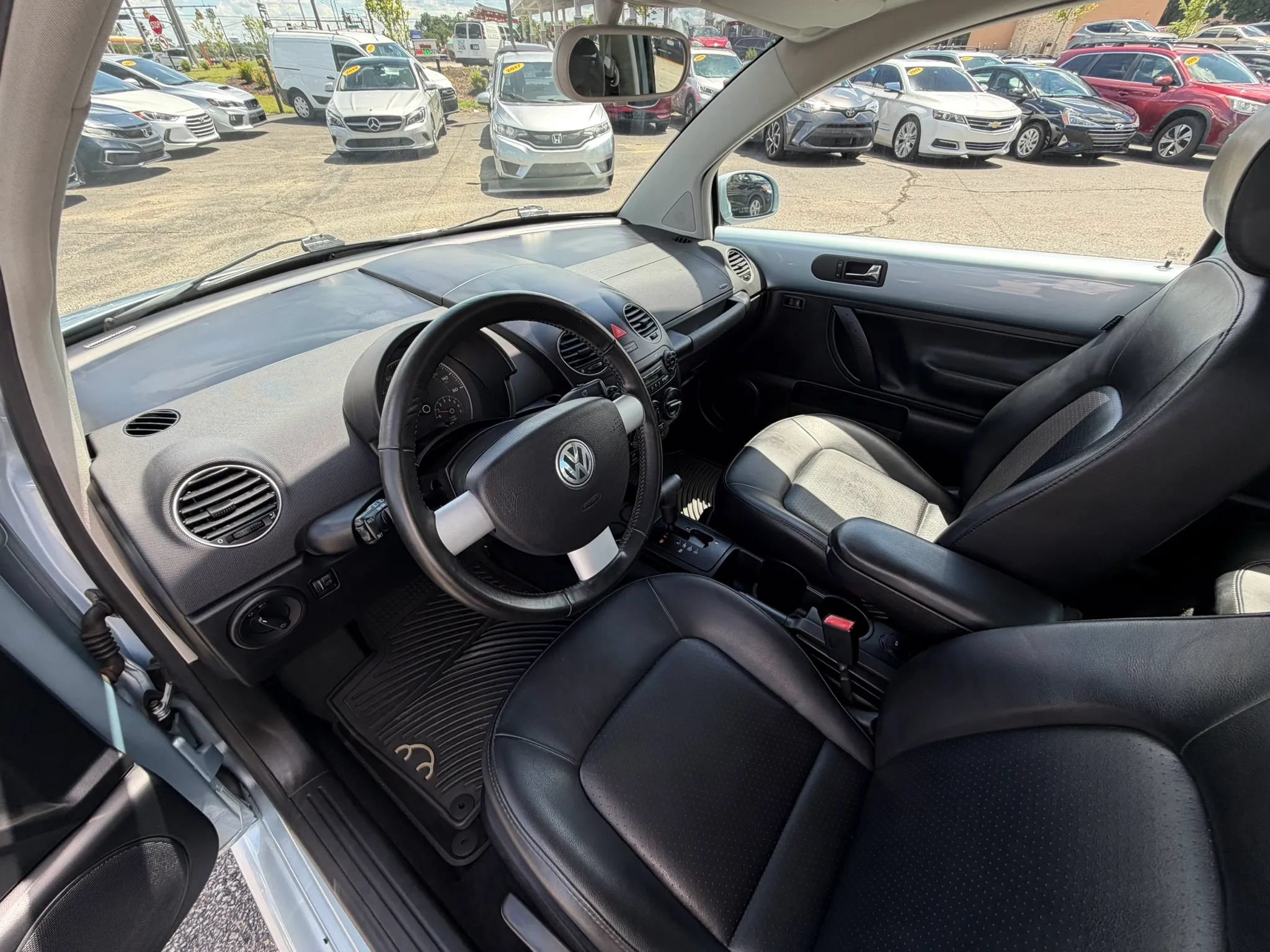 Used 2009 Volkswagen Beetle Coupe FWD image 19