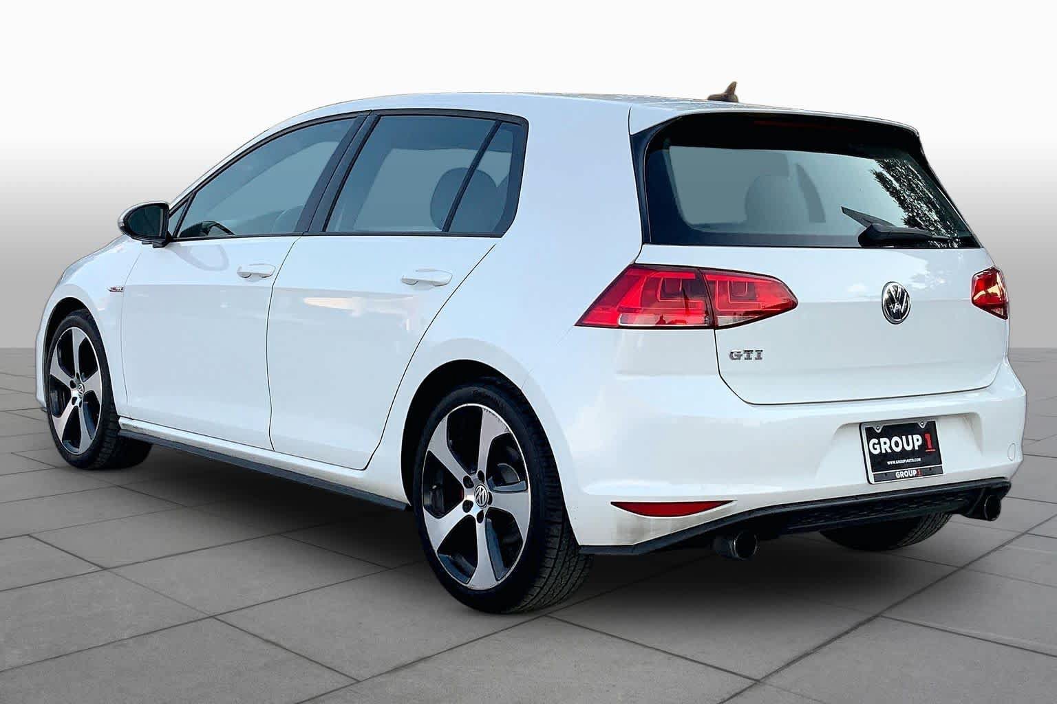 Used 2017 Volkswagen GTI SE FWD image 12