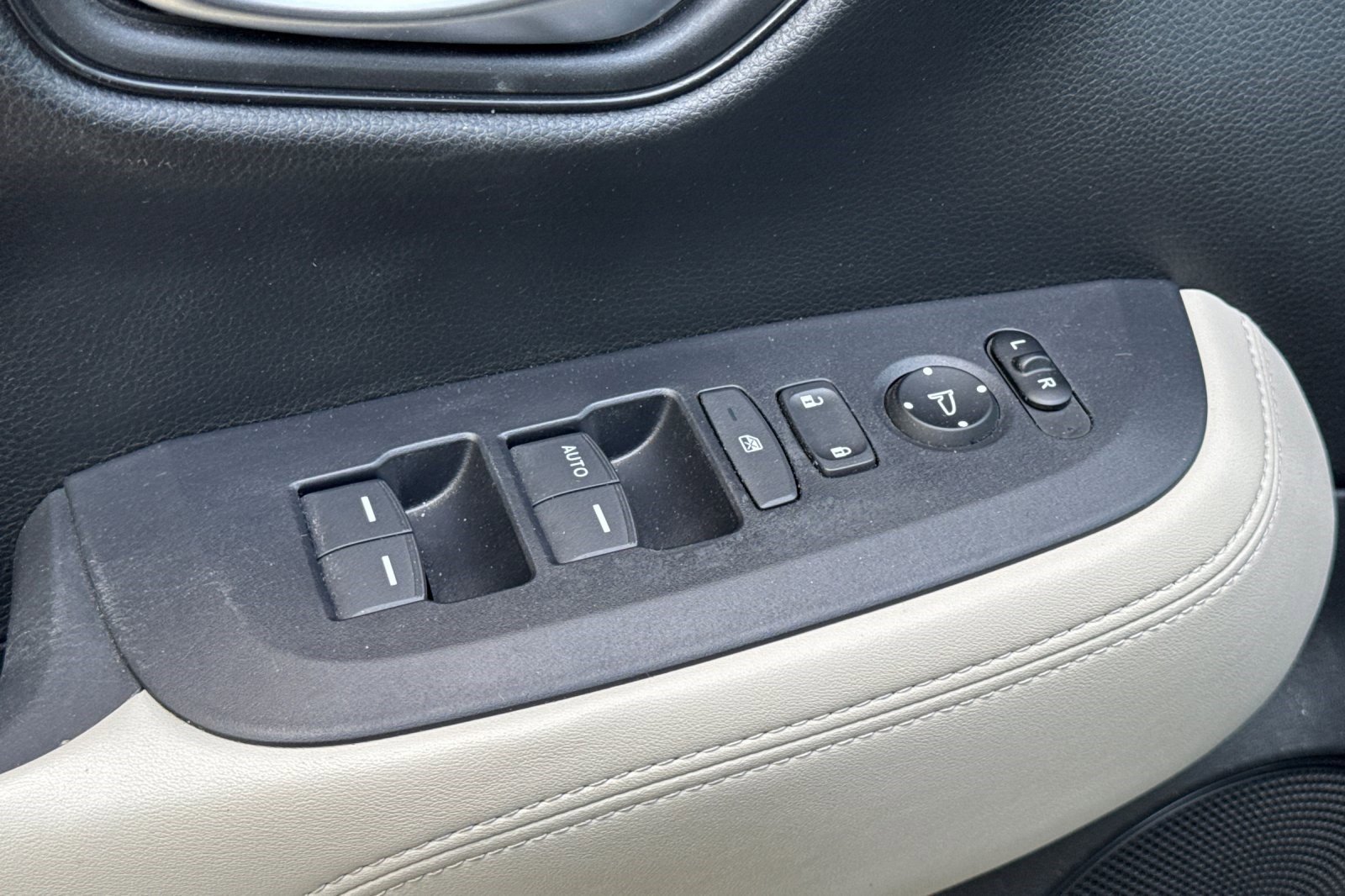 Used 2024 Honda HR-V LX image 13