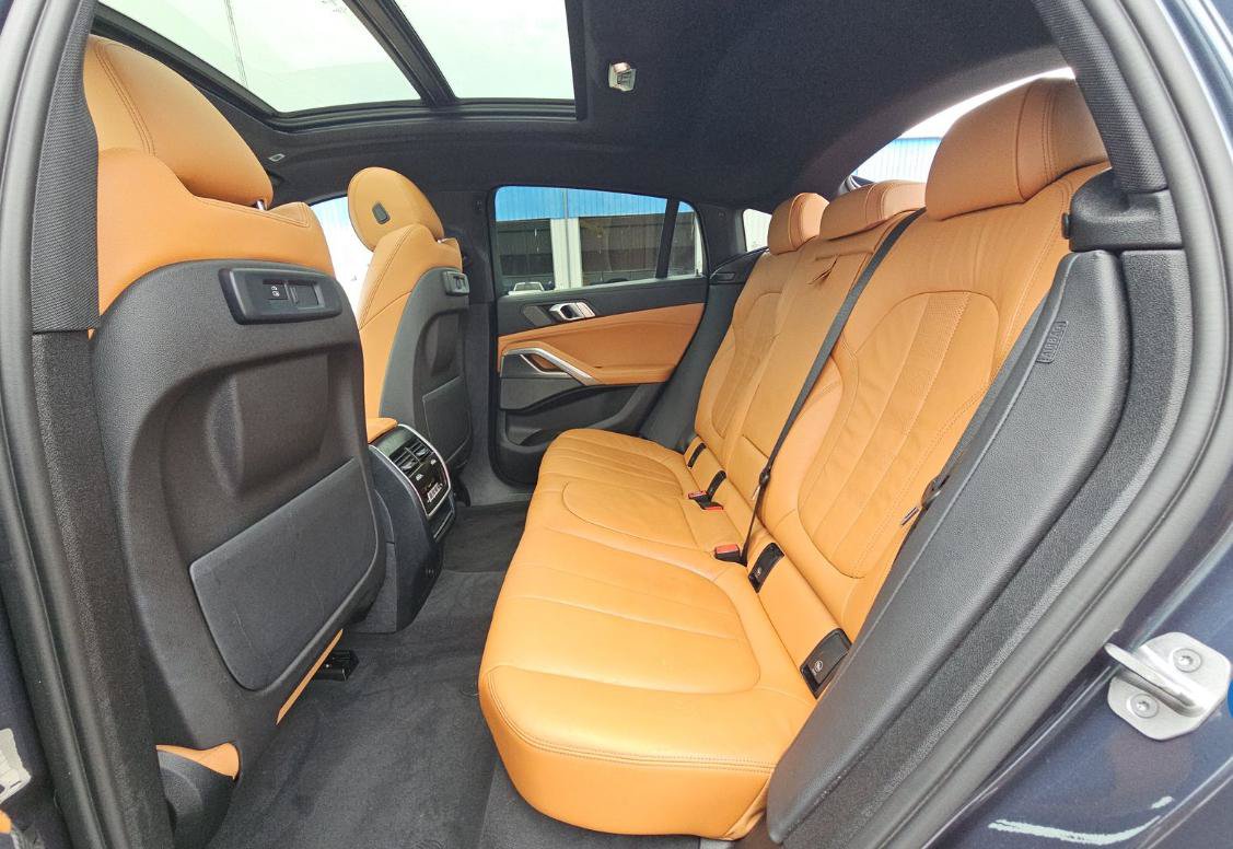 Used 2022 BMW X6 xDrive40i w/ M Sport Package AWD/4WD image 12