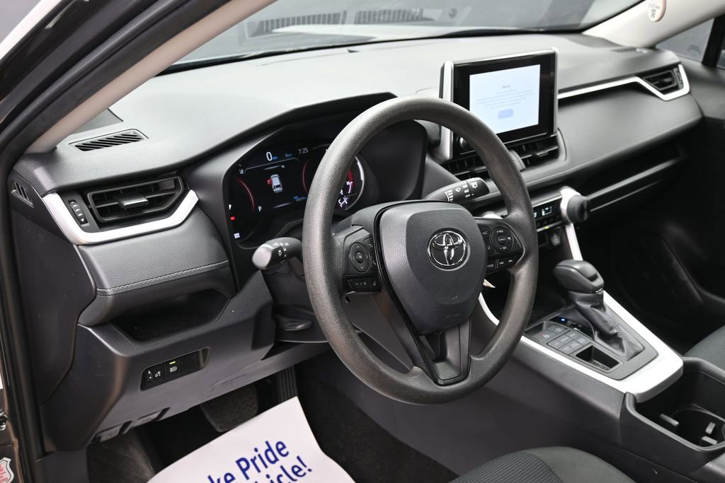 Used 2024 Toyota RAV4 LE image 17