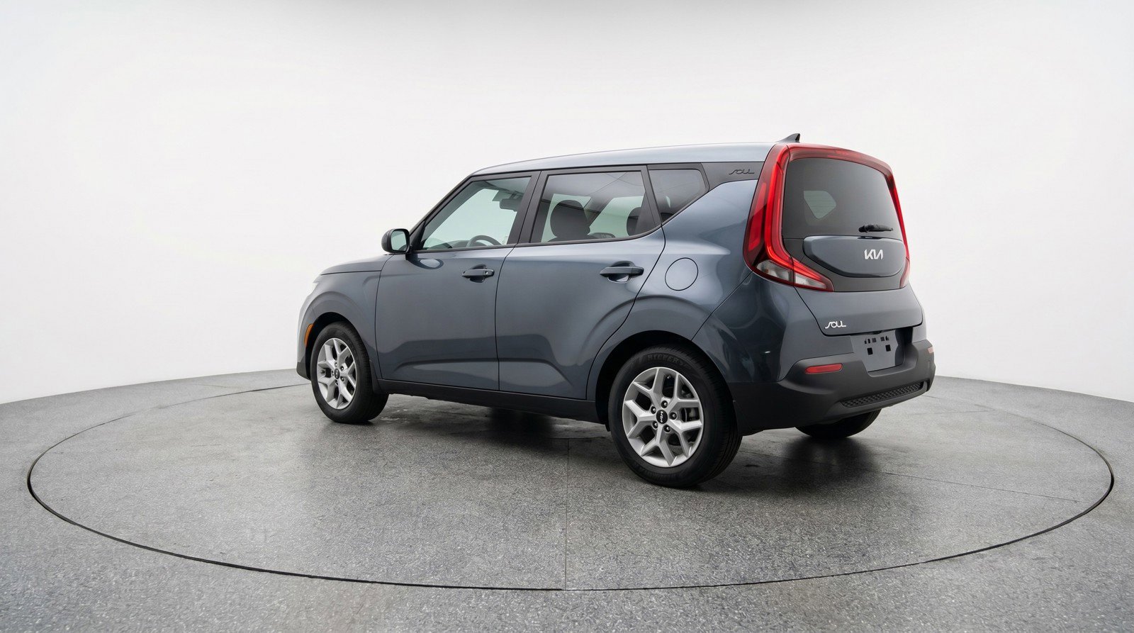 Used 2025 Kia Soul LX w/ LX Technology Package FWD image 6