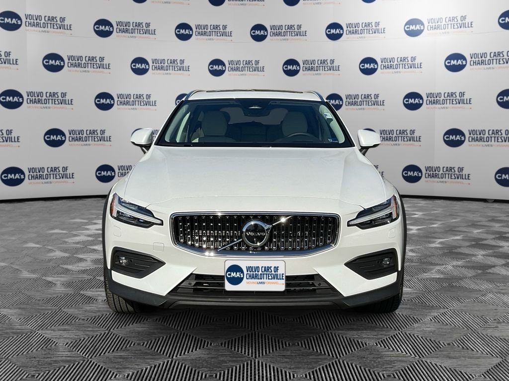 New 2026 Volvo V60 B5 Cross Country Ultra w/ Protection Package Premier image 8