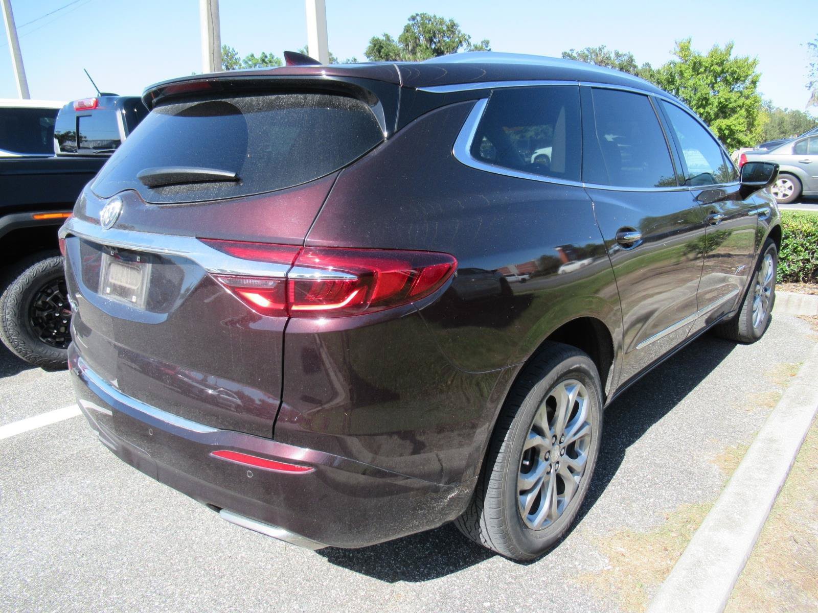 Used 2021 Buick Enclave Avenir w/ Avenir Technology Package FWD image 4