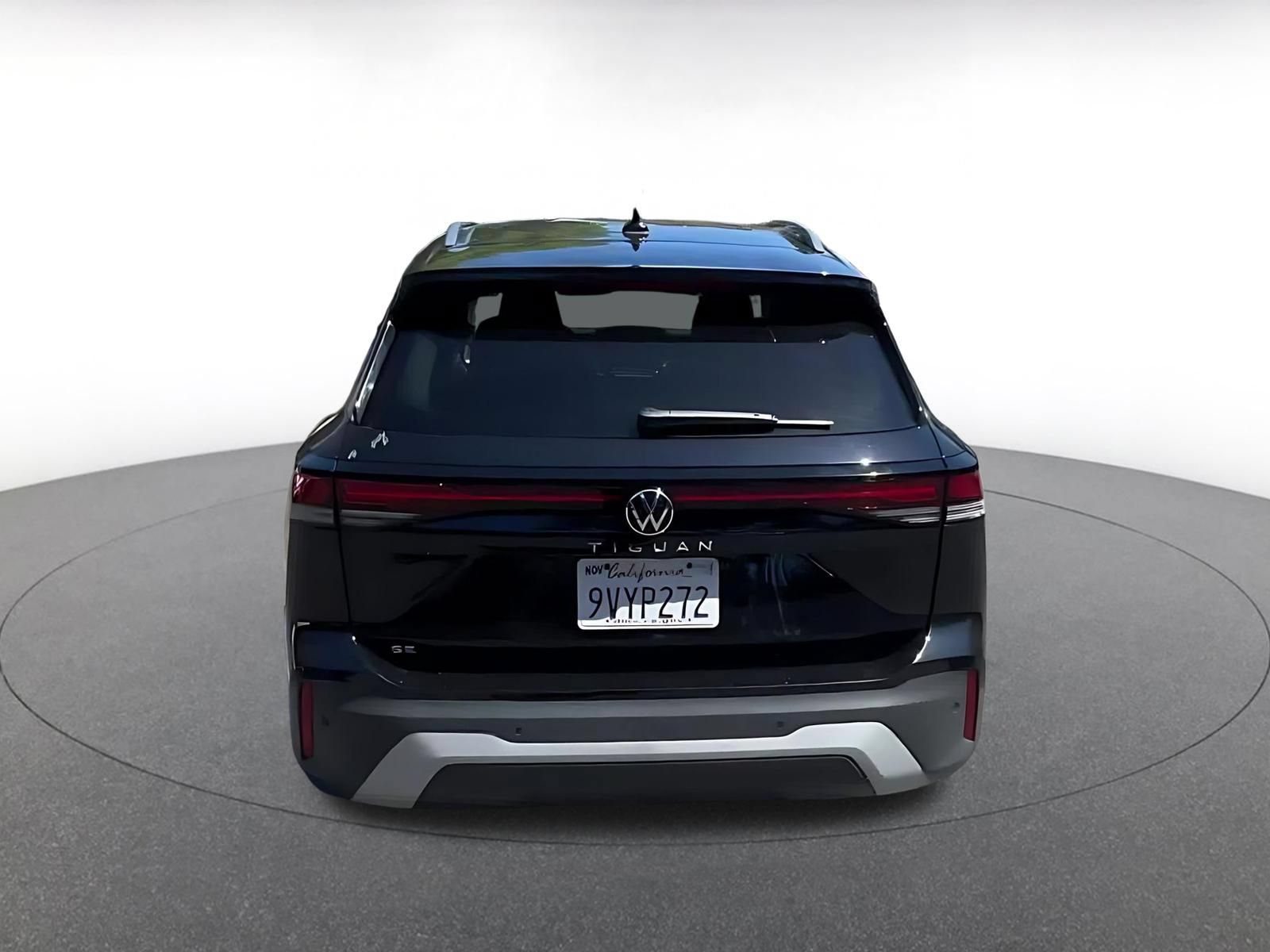 Used 2026 Volkswagen Tiguan SE FWD image 12