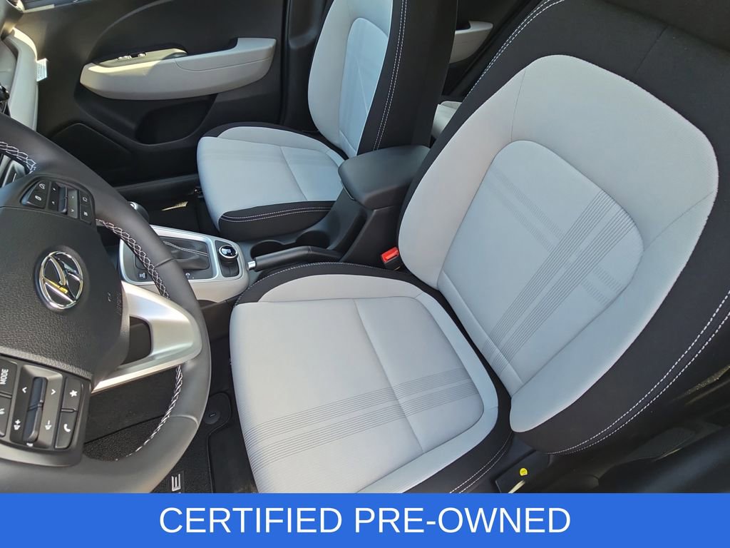 Used 2025 Hyundai Venue SEL FWD image 15