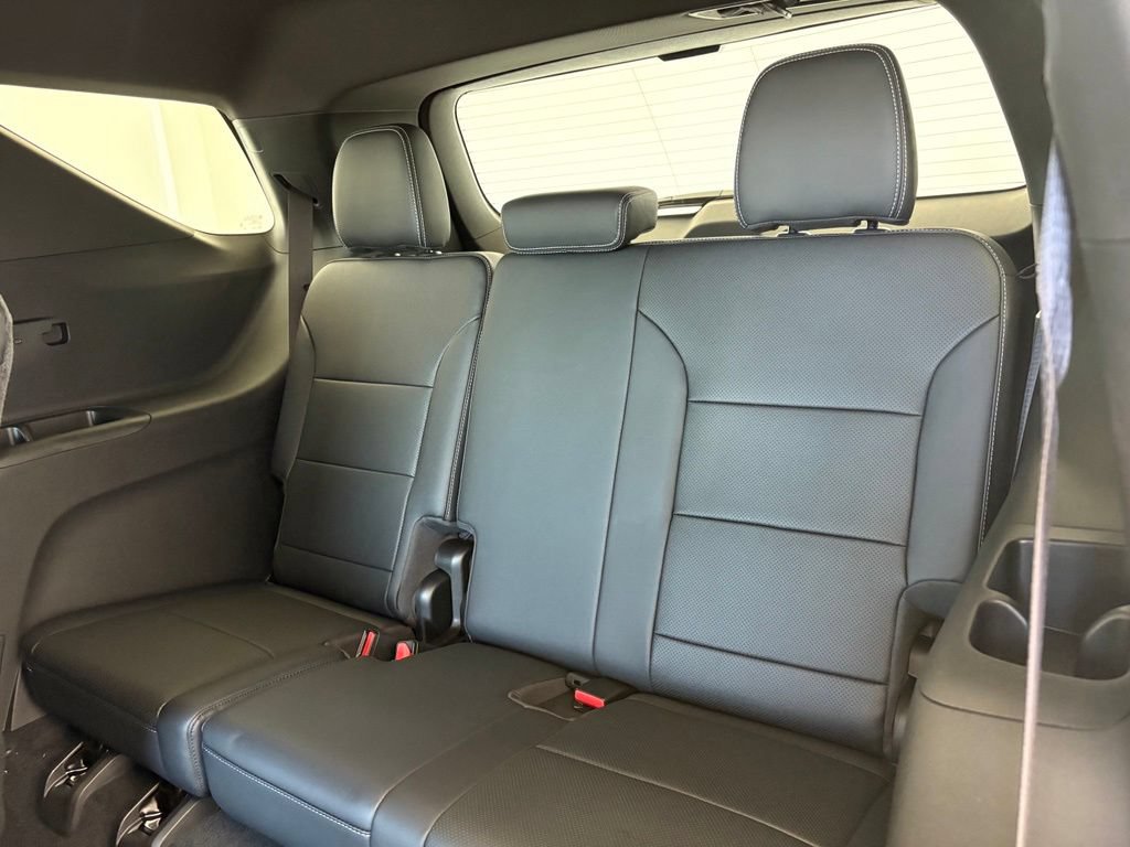 New 2026 Chevrolet Traverse LT w/ Midnight/Sport Edition FWD image 31