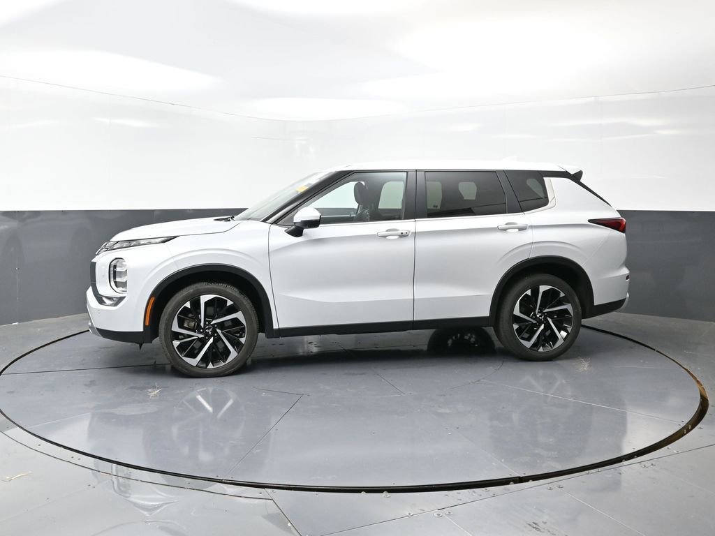 Used 2024 Mitsubishi Outlander SE image 10