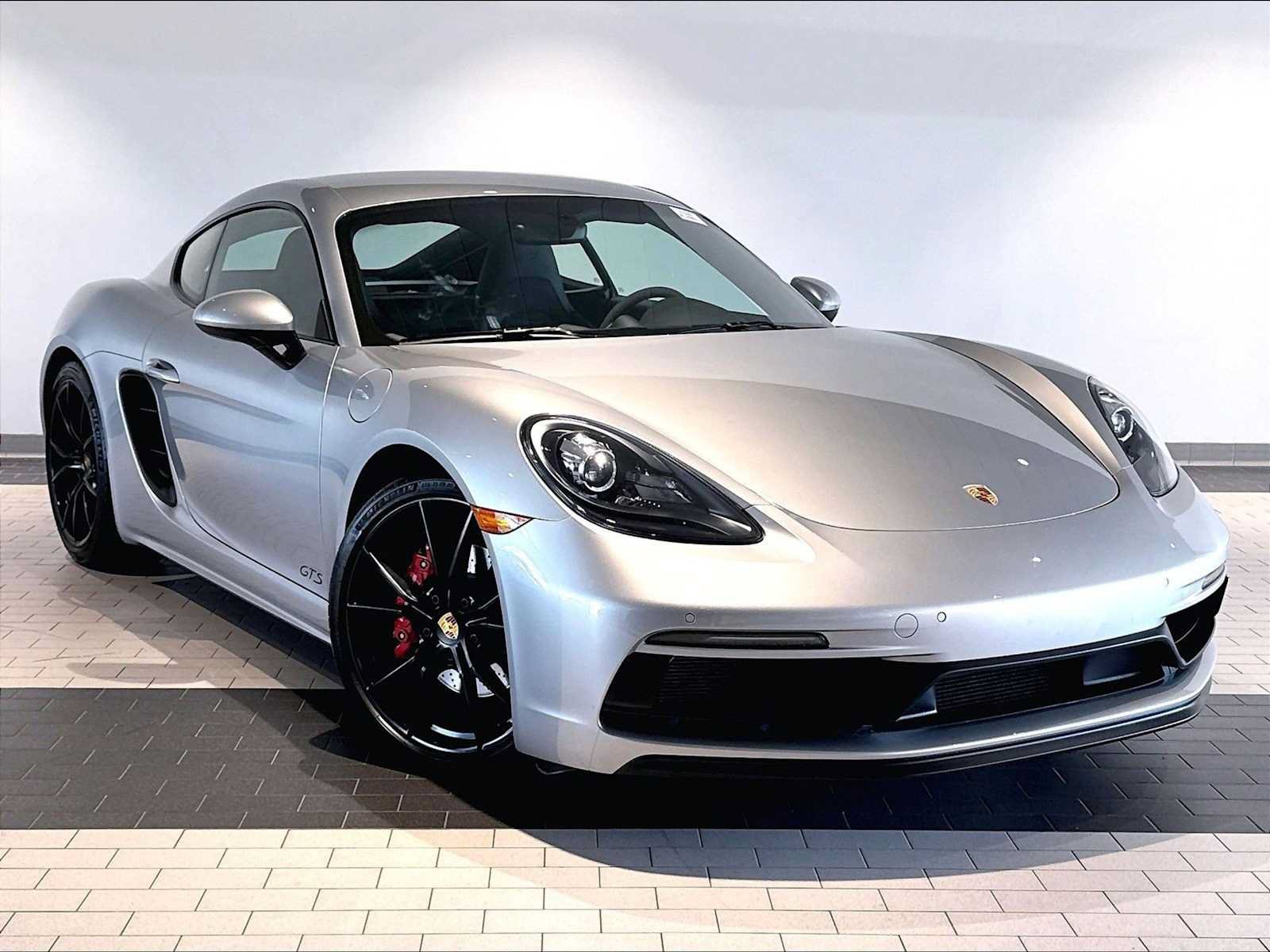 Used 2018 Porsche 718 Cayman GTS RWD image 12