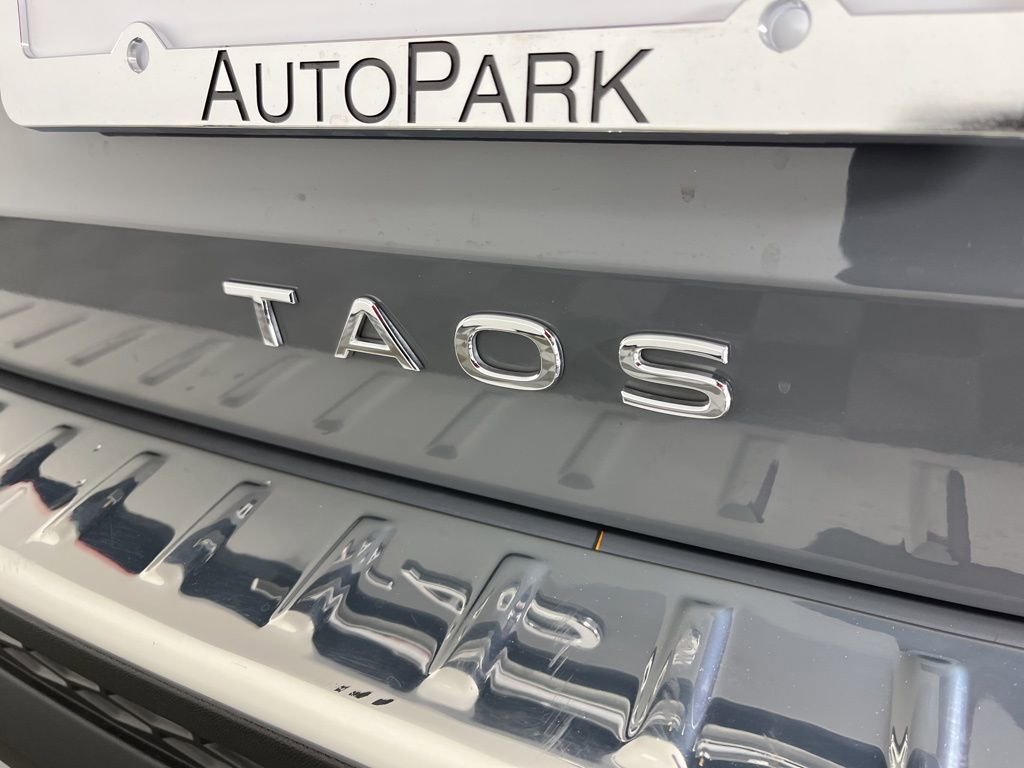 Used 2024 Volkswagen Taos SEL image 3