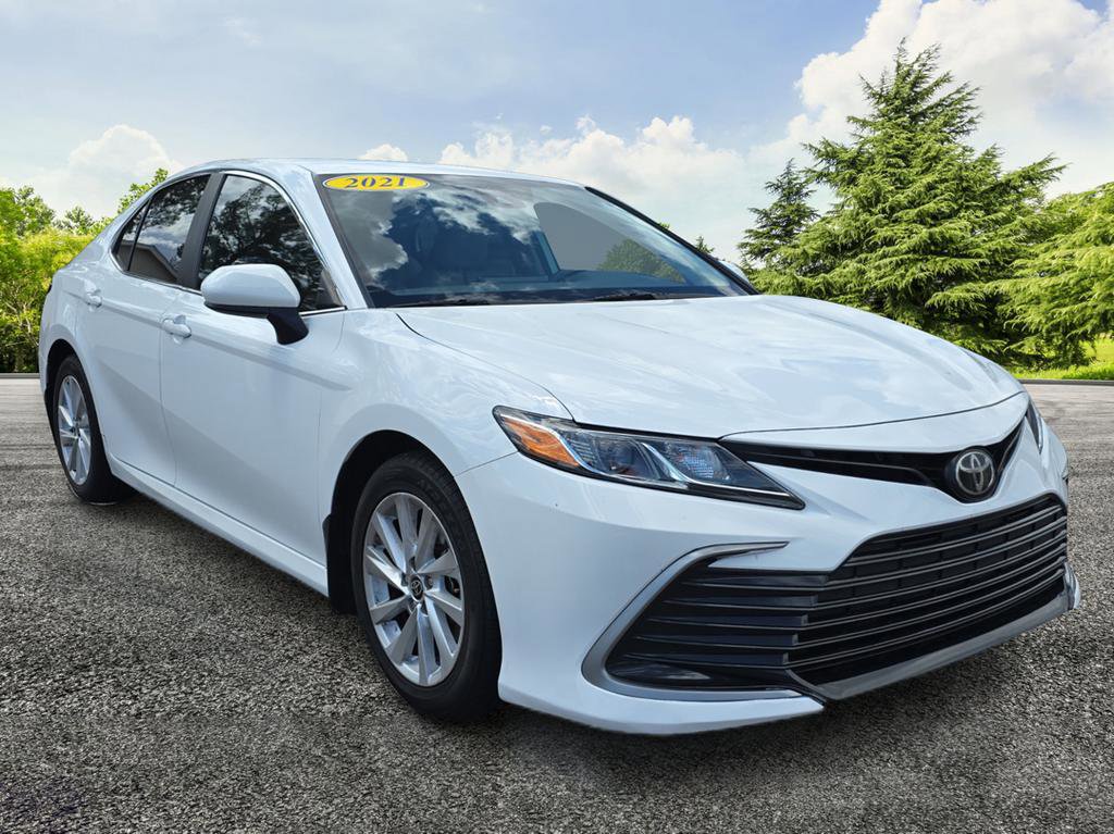 Used 2021 Toyota Camry LE image 1