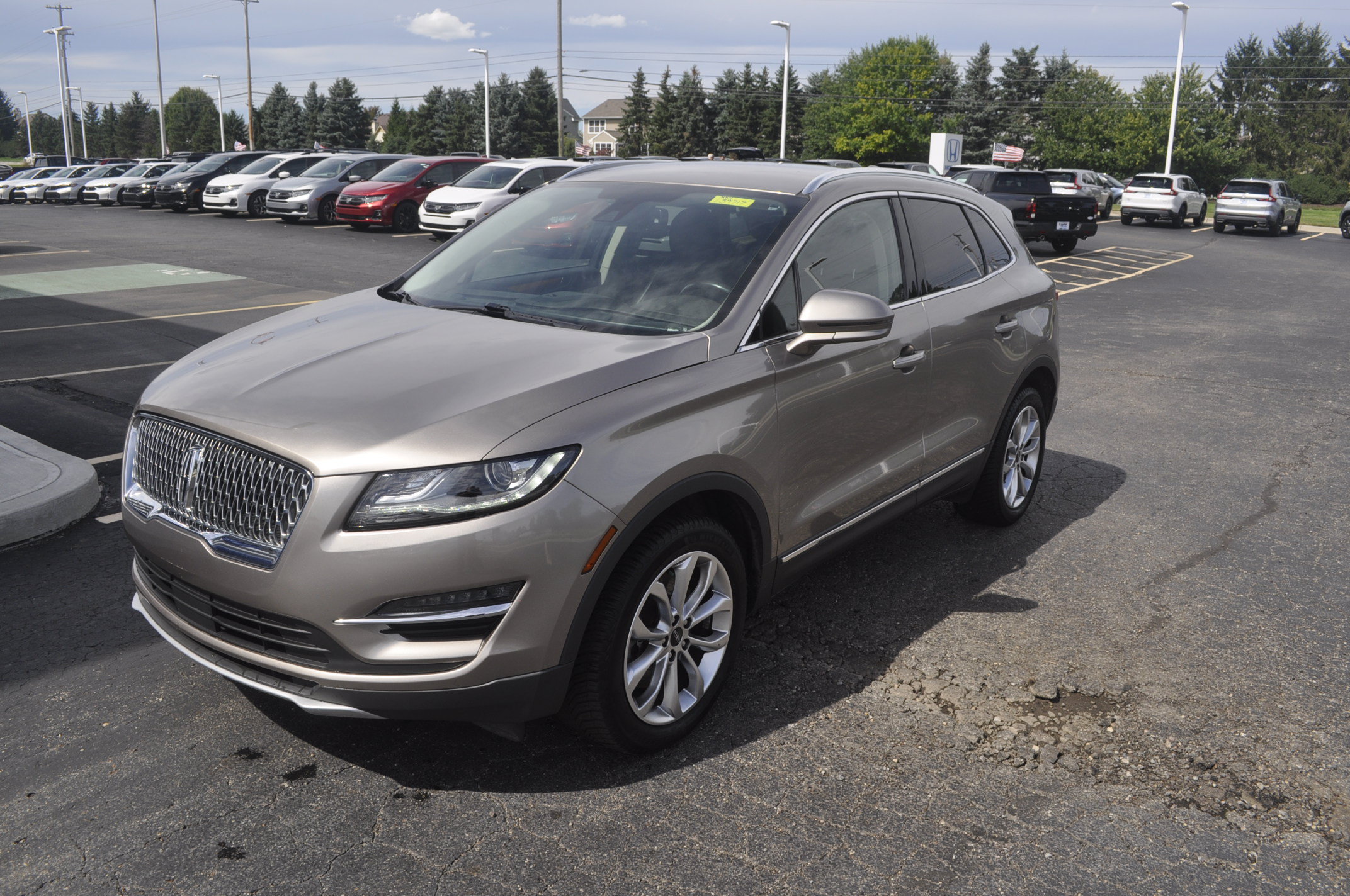 Used 2019 Lincoln MKC Select w/ Select Plus Package AWD/4WD image 3