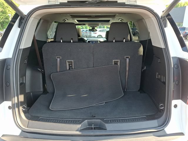 Used 2023 GMC Acadia SLE w/ Driver Convenience Package FWD image 28