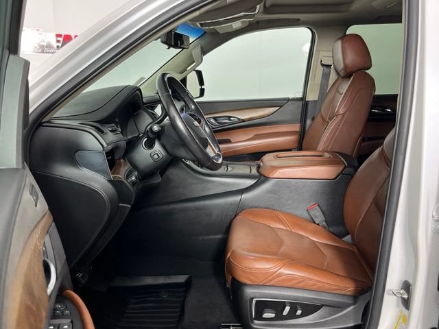 Used 2018 Cadillac Escalade Luxury AWD/4WD image 26