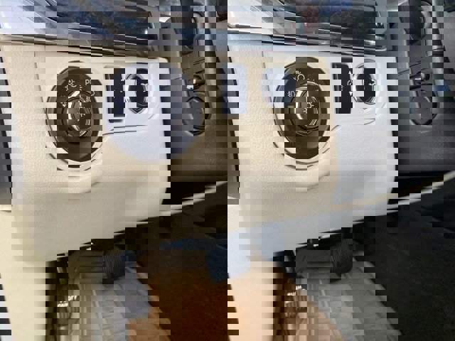 Used 2015 Lincoln MKS AWD w/ Equipment Group 101A image 17